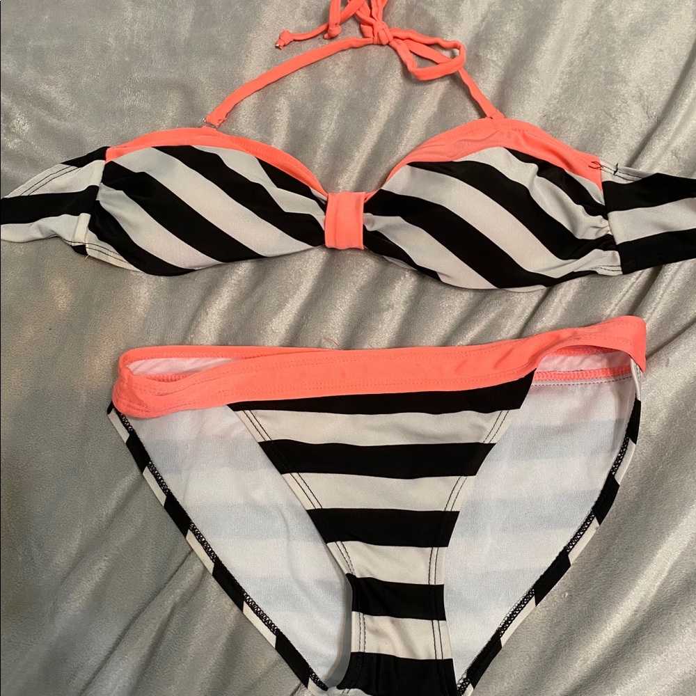 2 piece Swimsuit/bikini